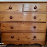 English pine chest of drawers
