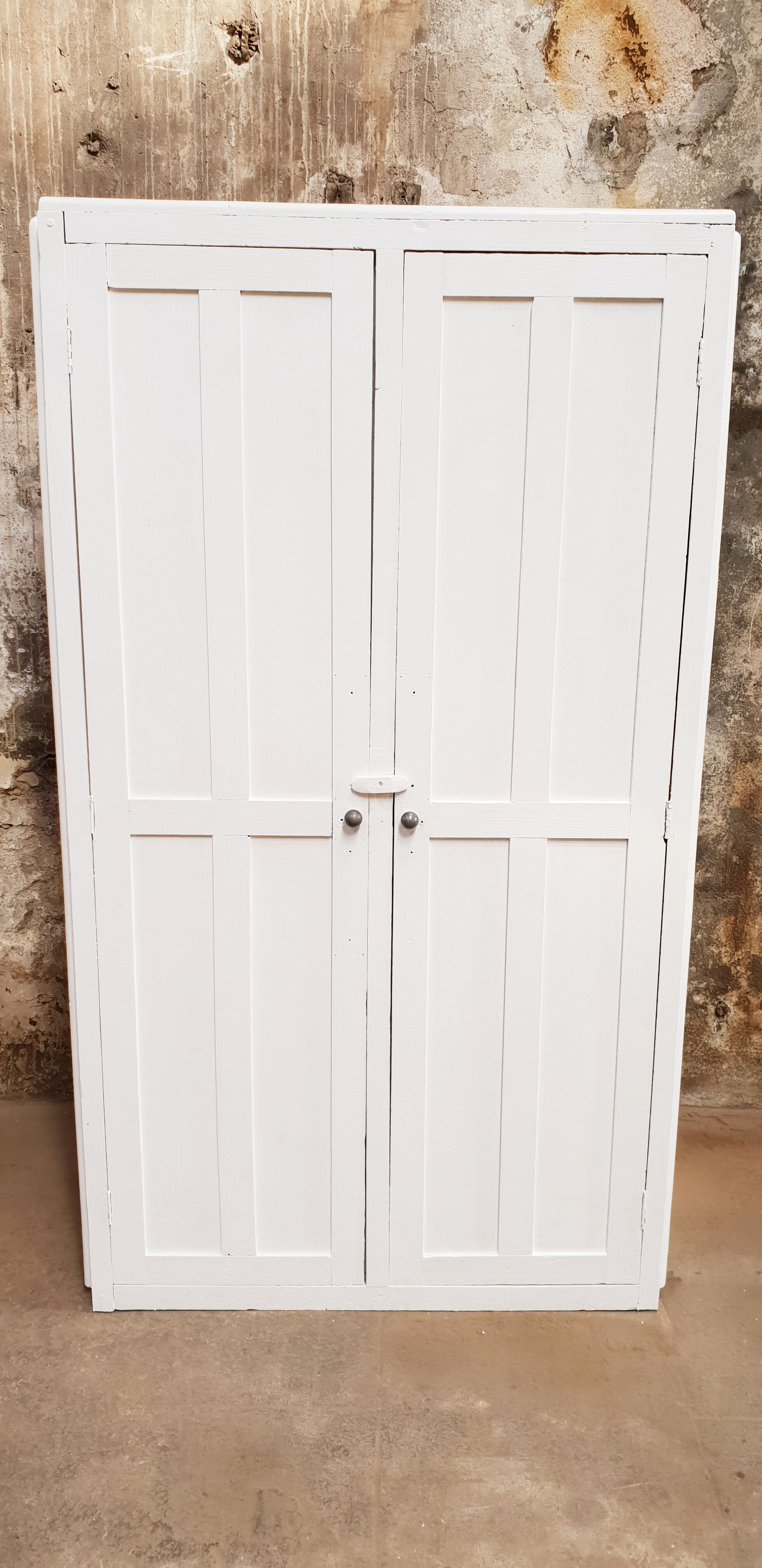 Armoire vintage