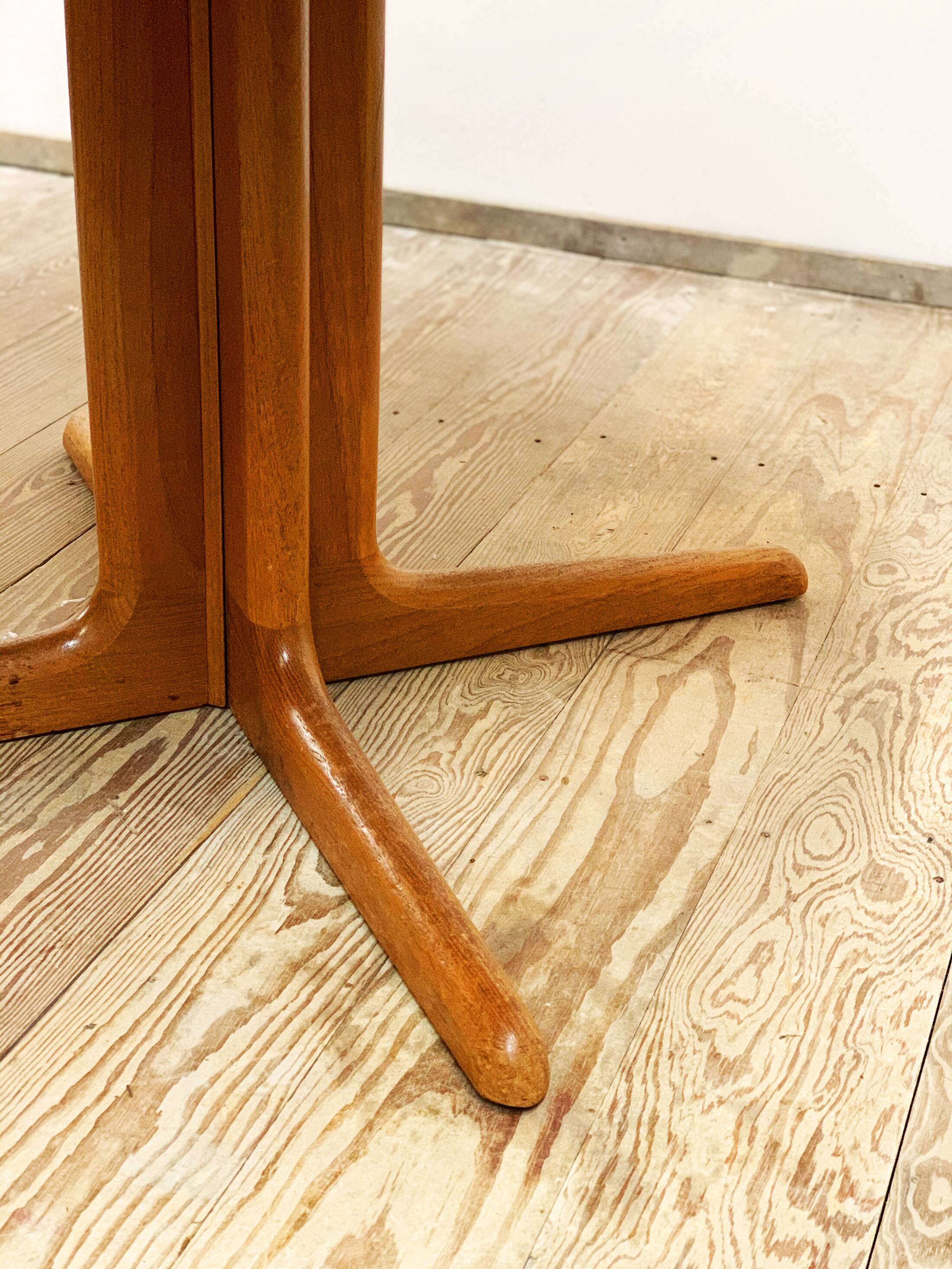 Round Circular Extendable Mid Century Teak Dining Table
