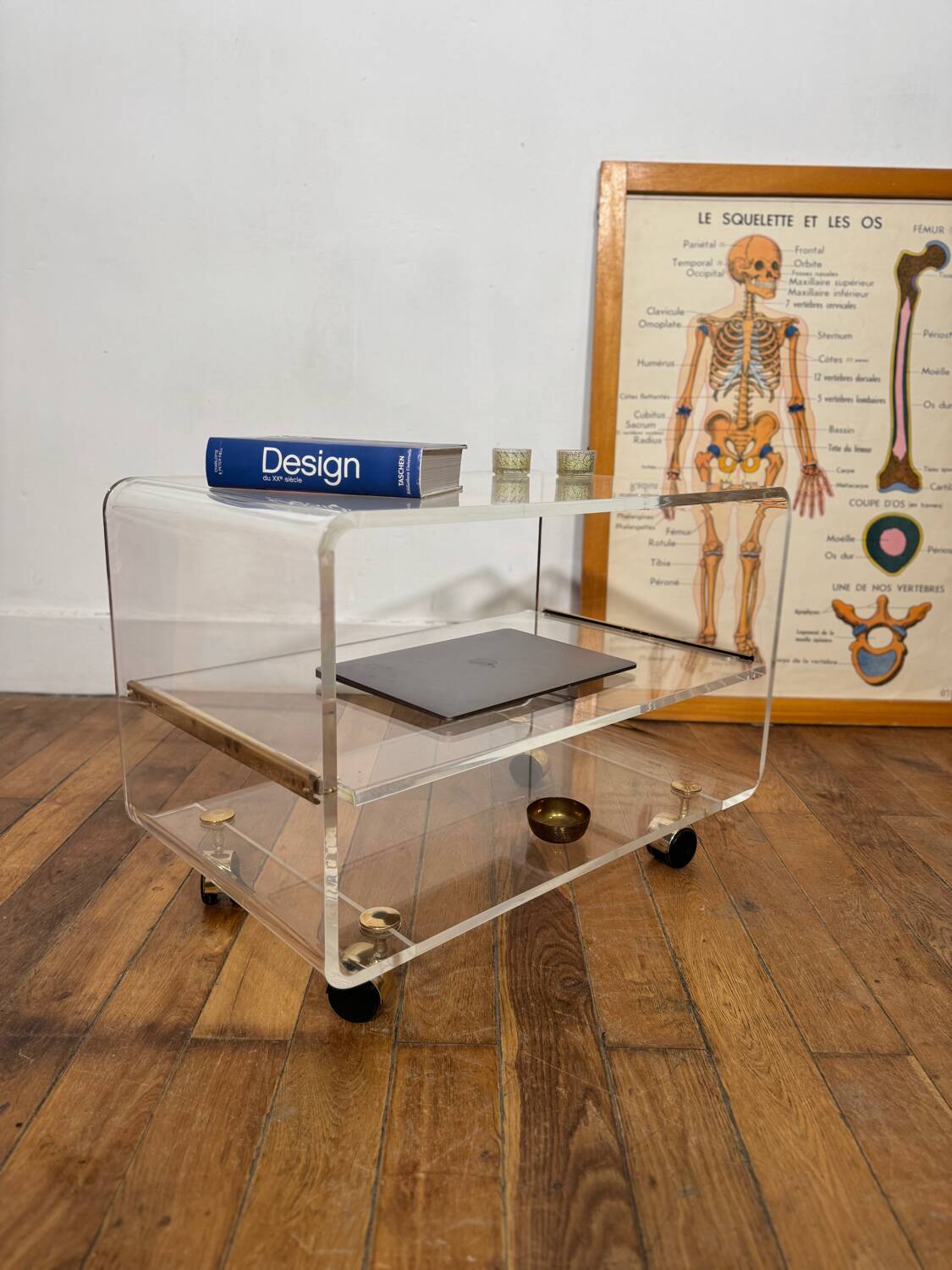 Transparent plexiglass roller table