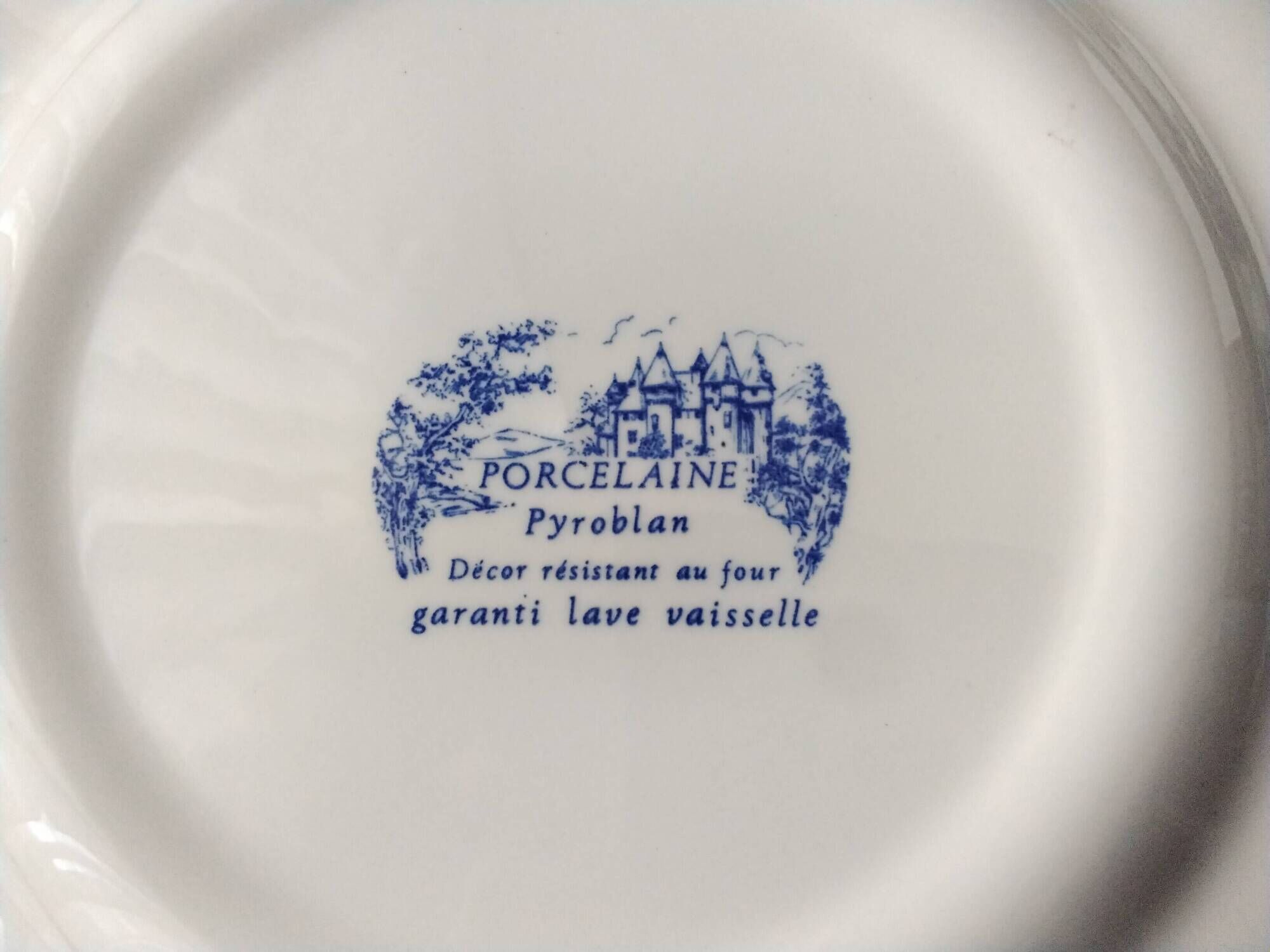 6 Pyroblan porcelain dinner plates BP Advertising