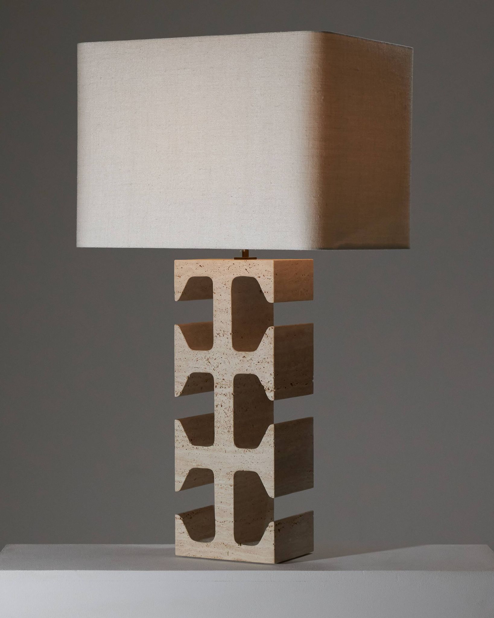 Lampe dorse en travertin