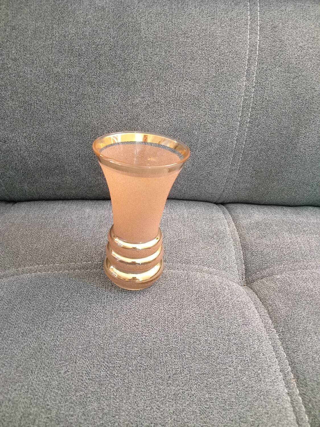 Art and Deco granite vase