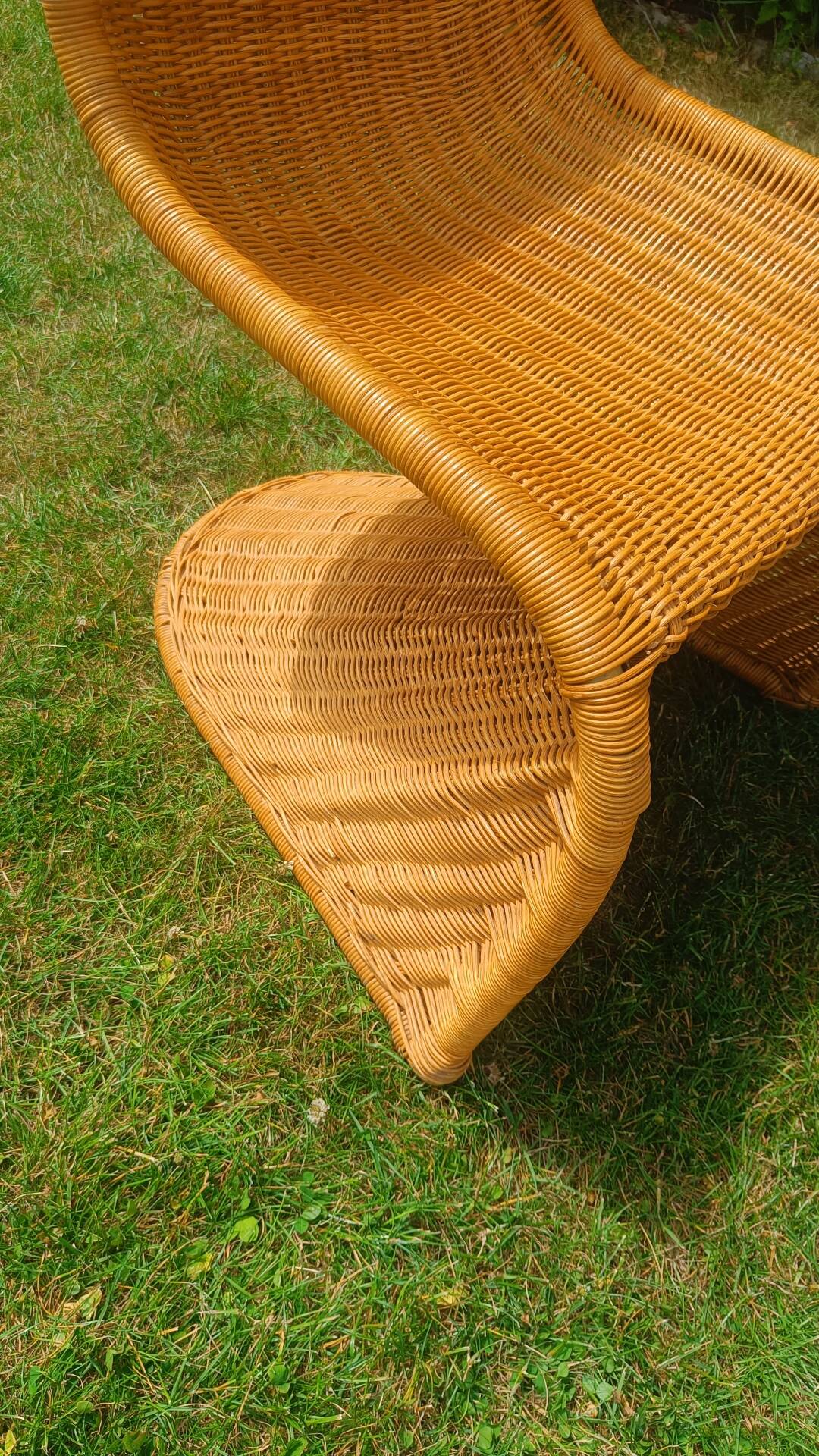 Vintage rattan chairs – cantilever design in the style of Panton – 1970s