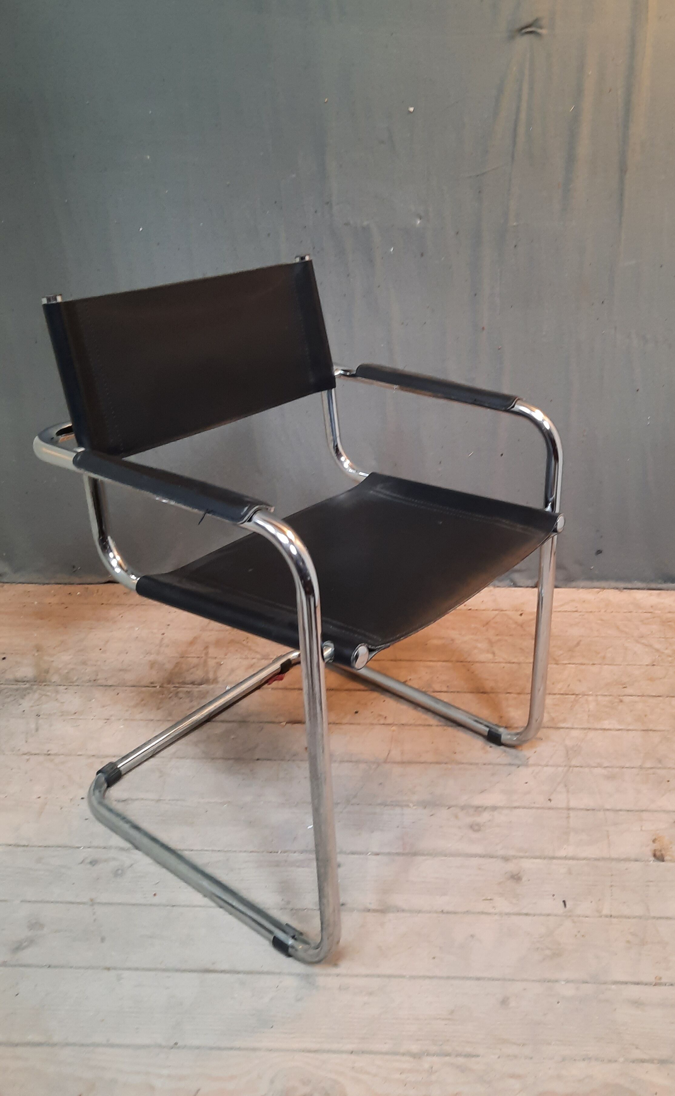Series of 6 chairs