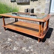 Table basse en merisier, verre et cannage