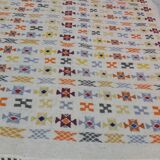Tapis blanc à motifs berbères multicolore fait main en pure laine