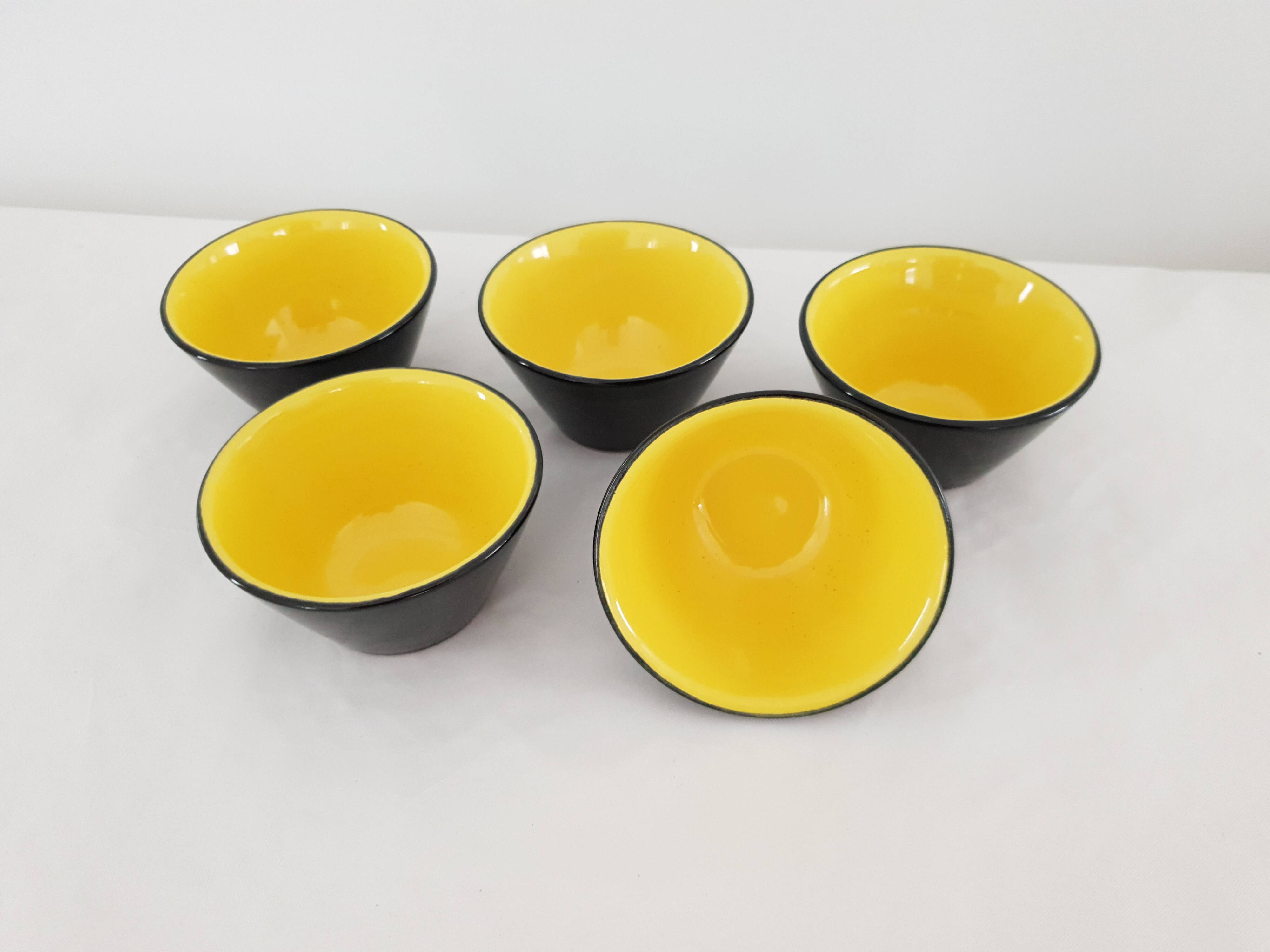 Set of 5 small black & yellow ceramic bowls (Ramekins) signed Kéramos Sèvres