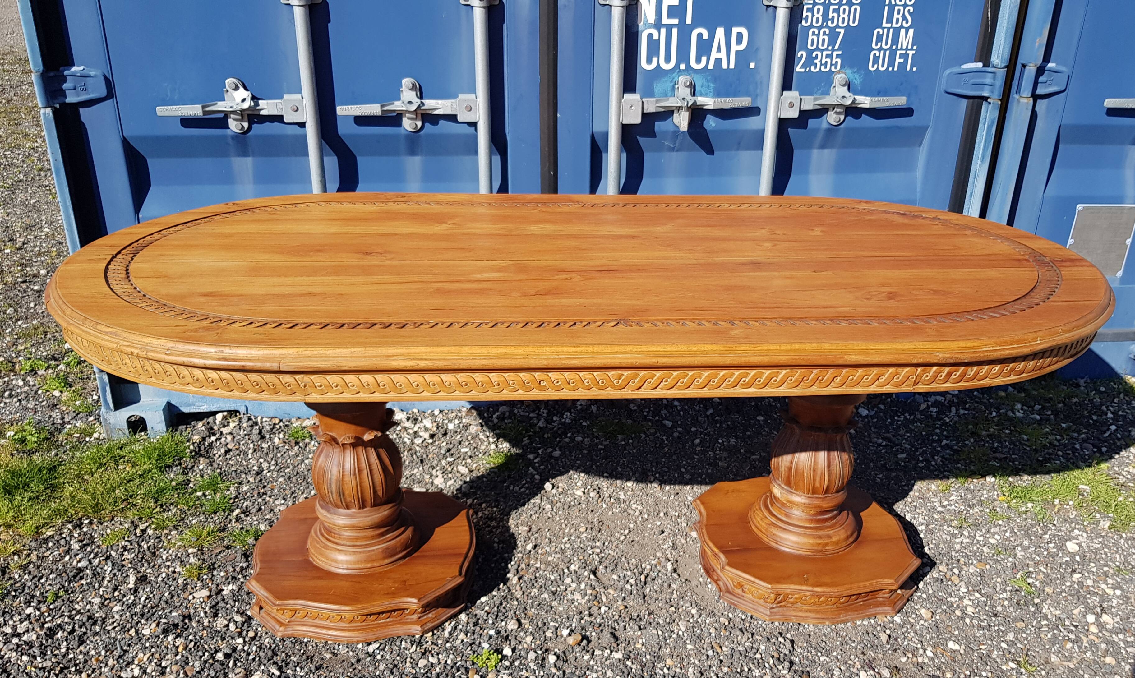 Oval dining table in solid teak