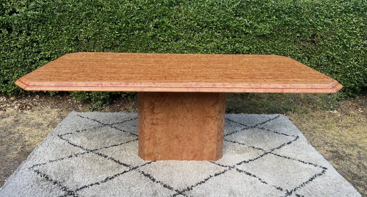 Large dining table in Rosso Alicante marble from the 70s-80s.