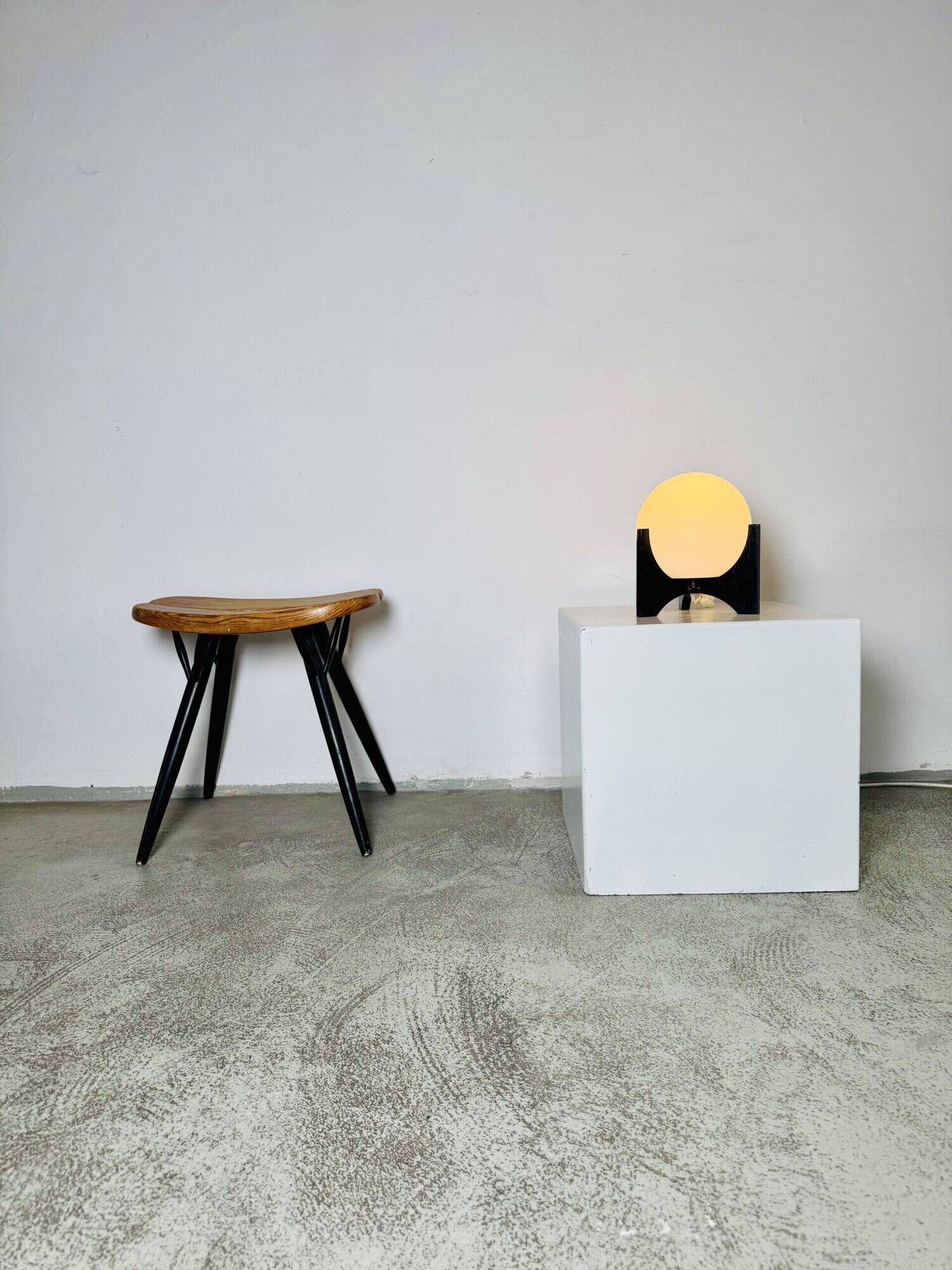 D-2022 Hokusai Table Lamp In Wenge Wood By Raak Amsterdam, The Netherlands 1960S