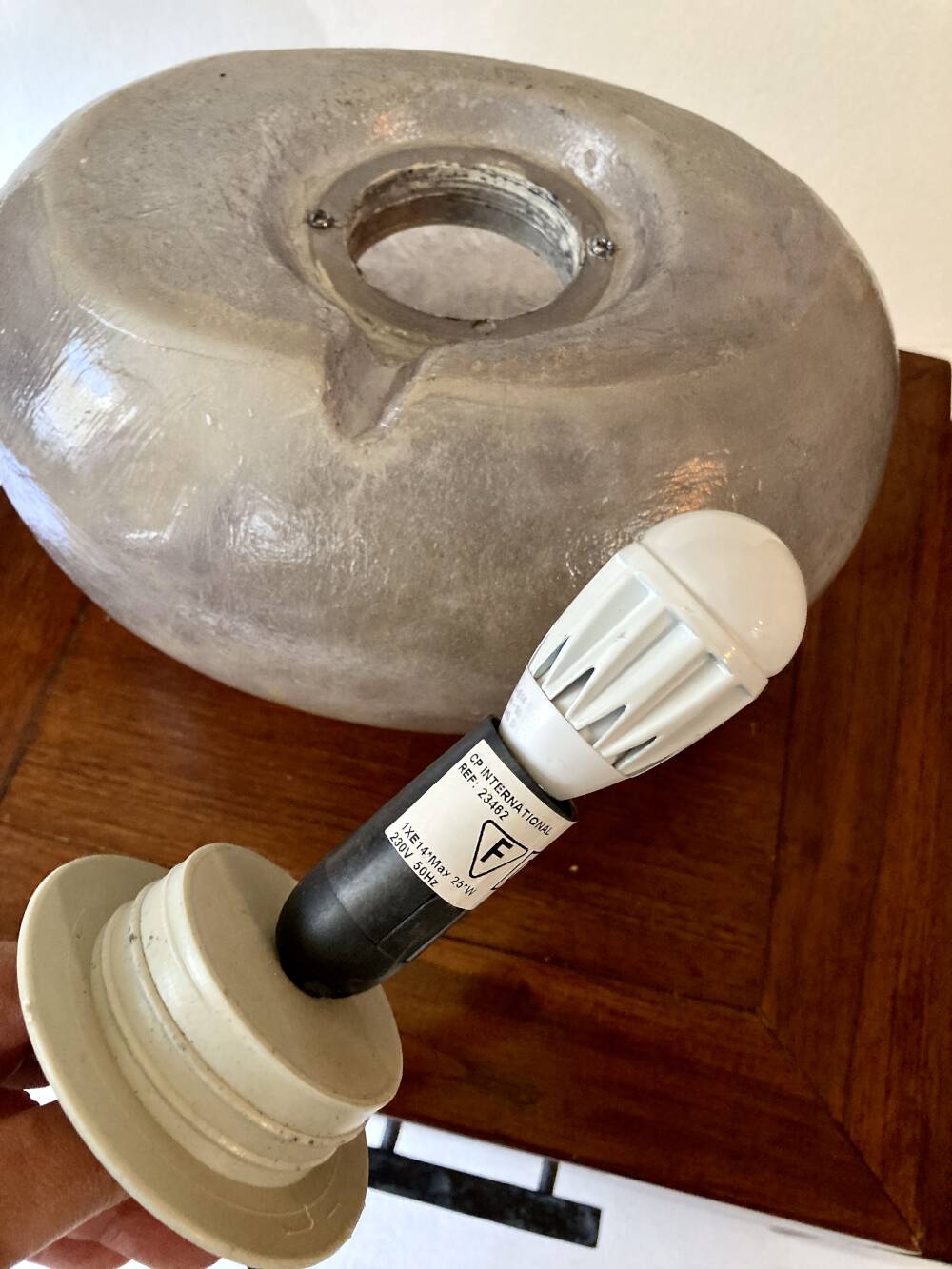 Lampe "galet" en résine