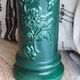 Pedestal column in green ceramic with flower and fruit decoration