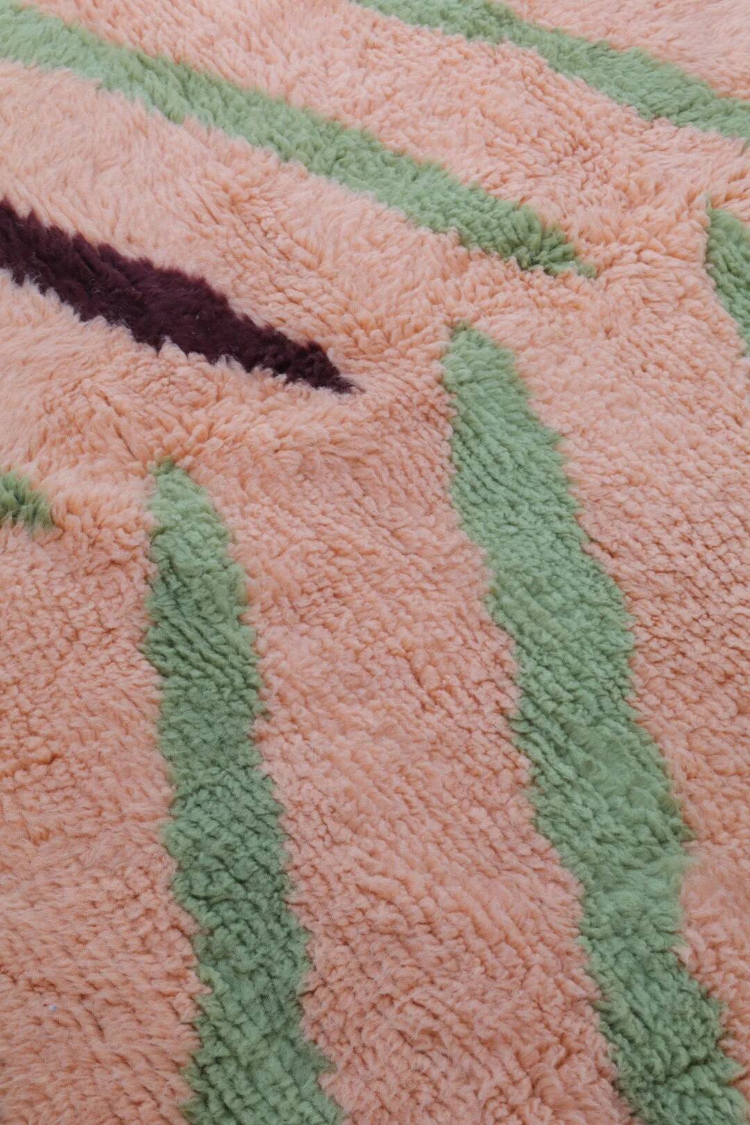 Colourful Berber rug with tiger patterns - 320 x 200 cm