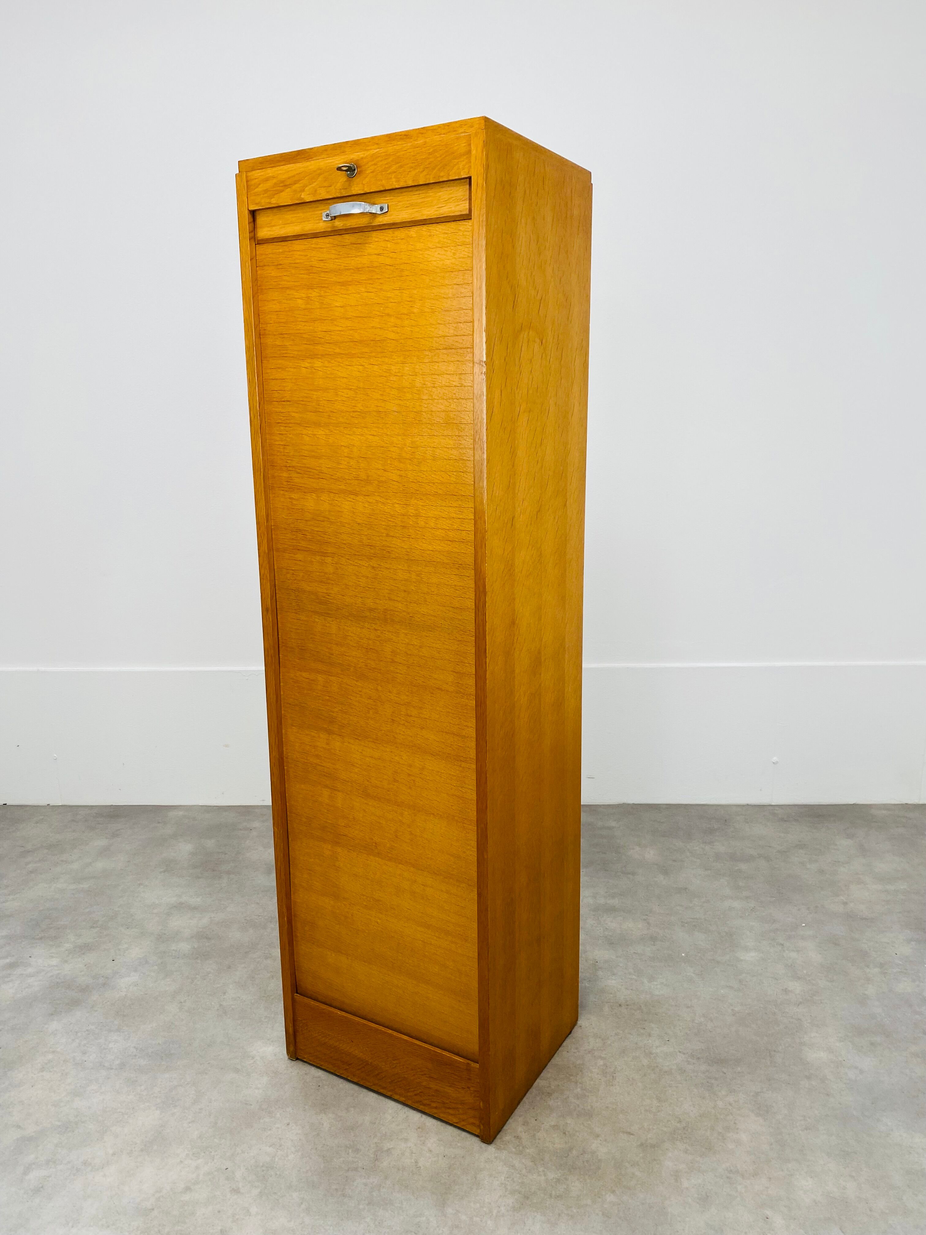 Column cabinet curtain binder, trade