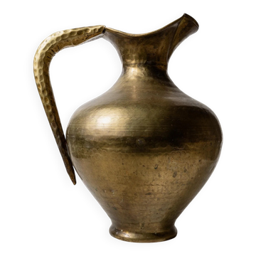 Vintage brass vase from the 1940s, hand-hammered metal, amphora shape, Italian design from the 1940s.