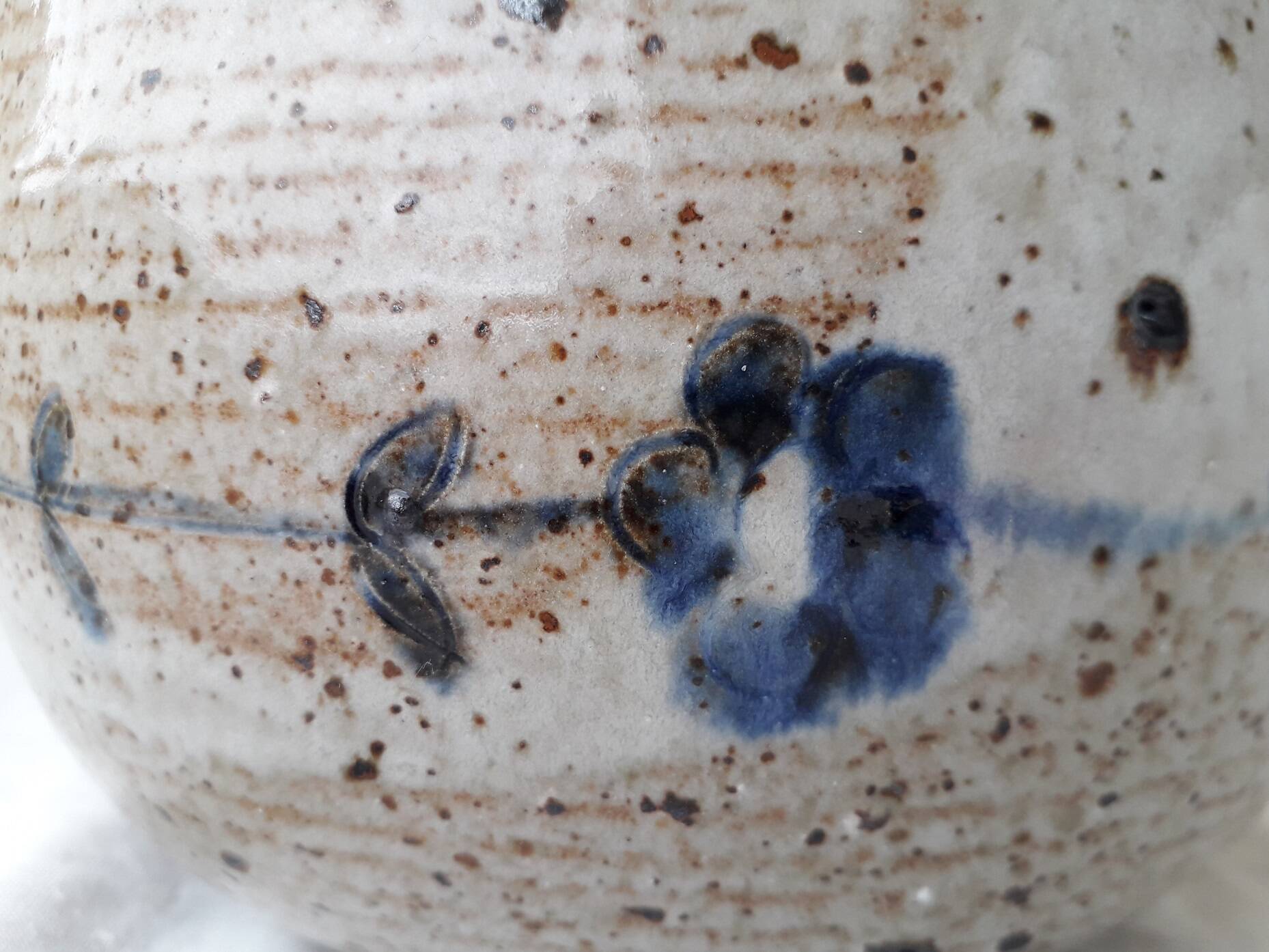 Stoneware salad bowl