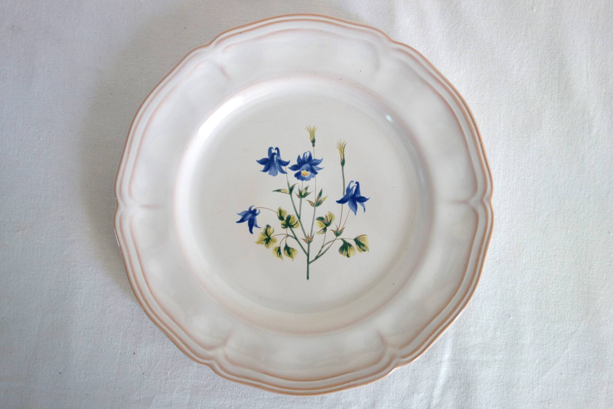 8 large flat plates Pierre Motton for Gien circa 1930