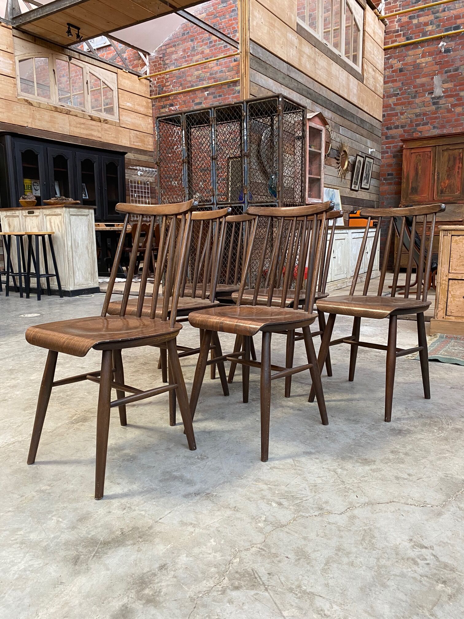 Suite de 6 chaises de bistrot vintage