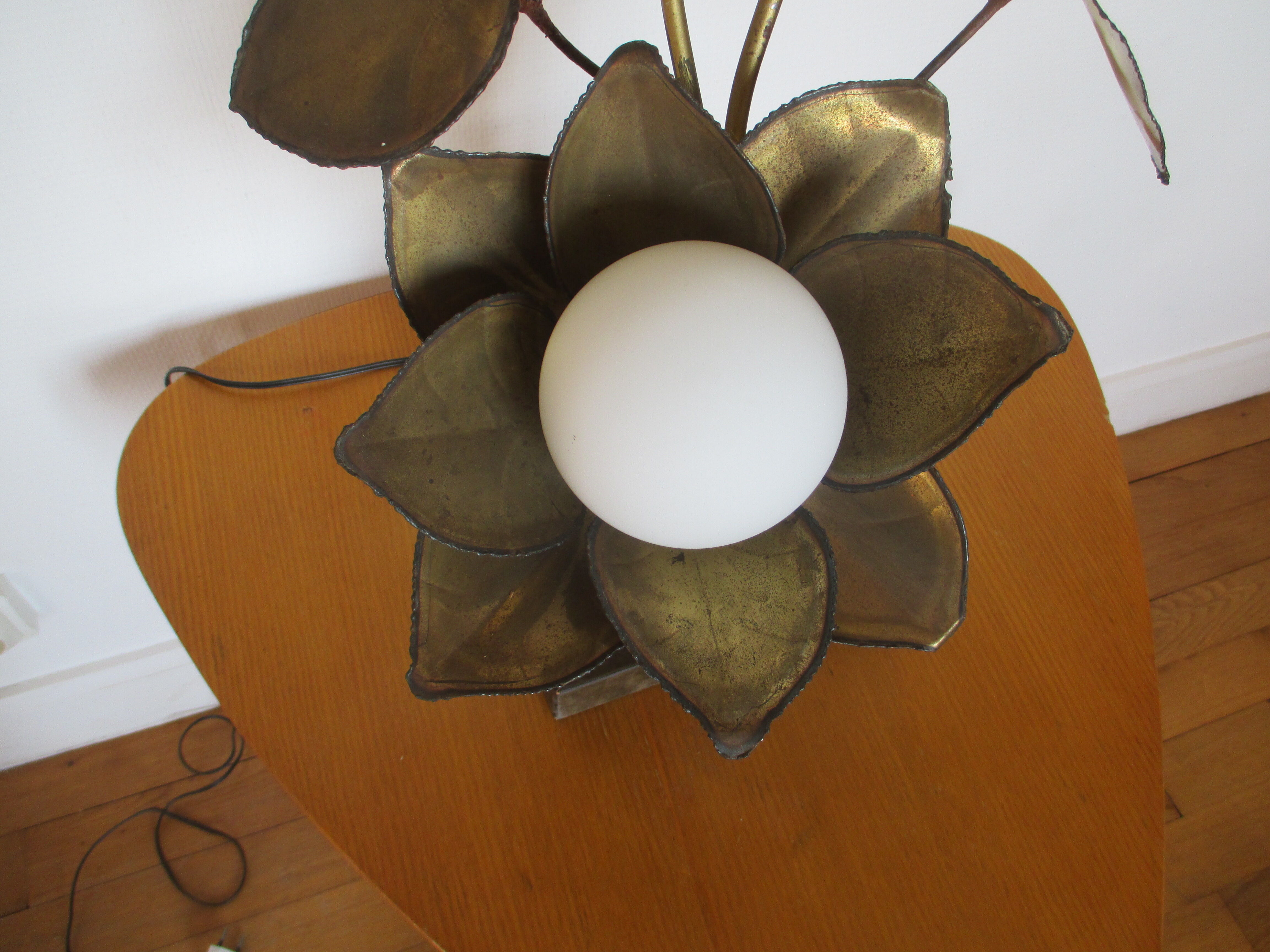 Golden metal brass flower lamp