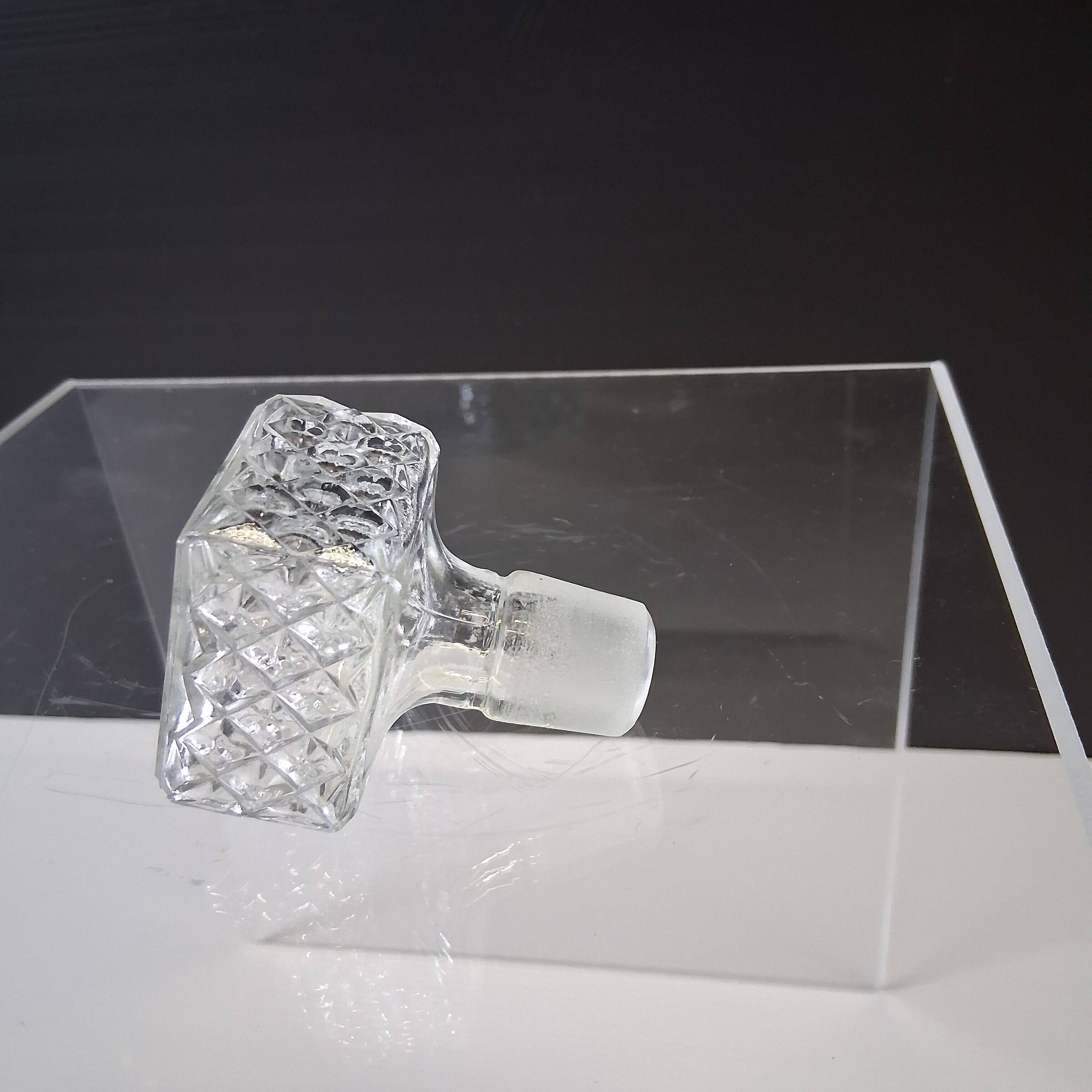 Very nice whisky or juice carafe in very good condition.