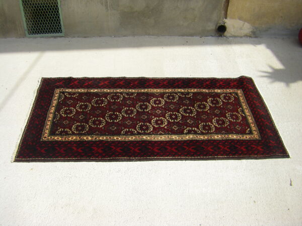 Tapis  187 cm x 102 cm