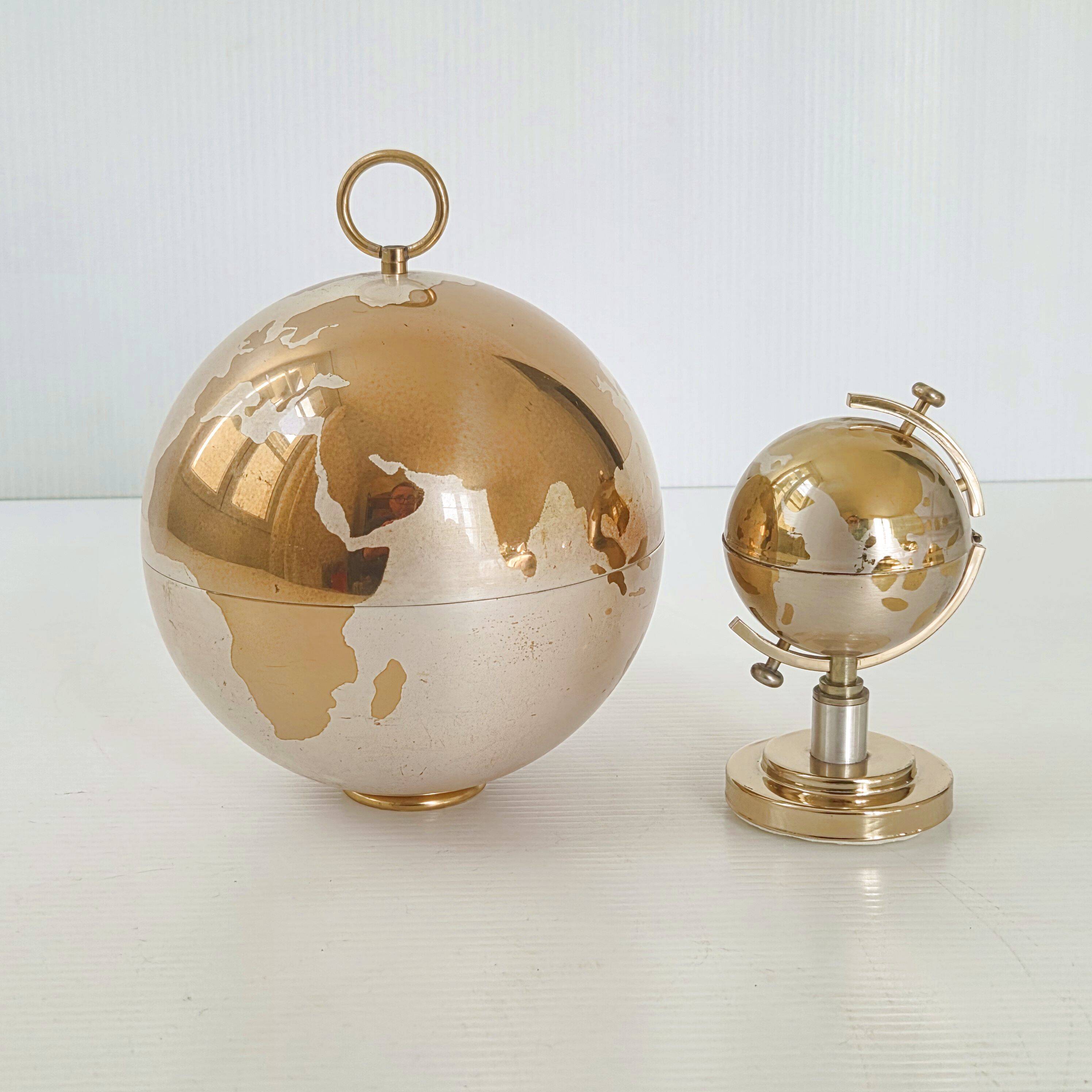 VINTAGE CIGARETTE & LIGHTER DISPENSER 1970 WORLD MAP GLOBE 70S RETRO