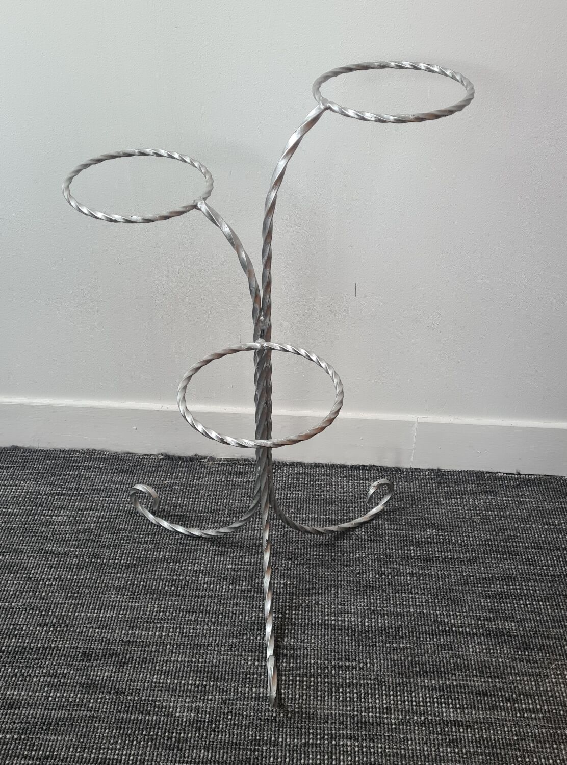 Plant holder: grey wrought iron tripod