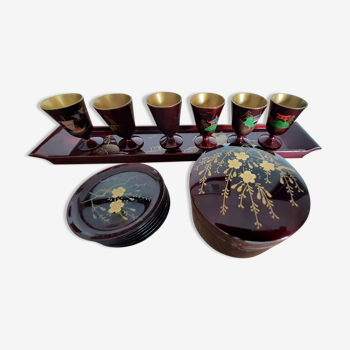 Lacquered wood sake set
