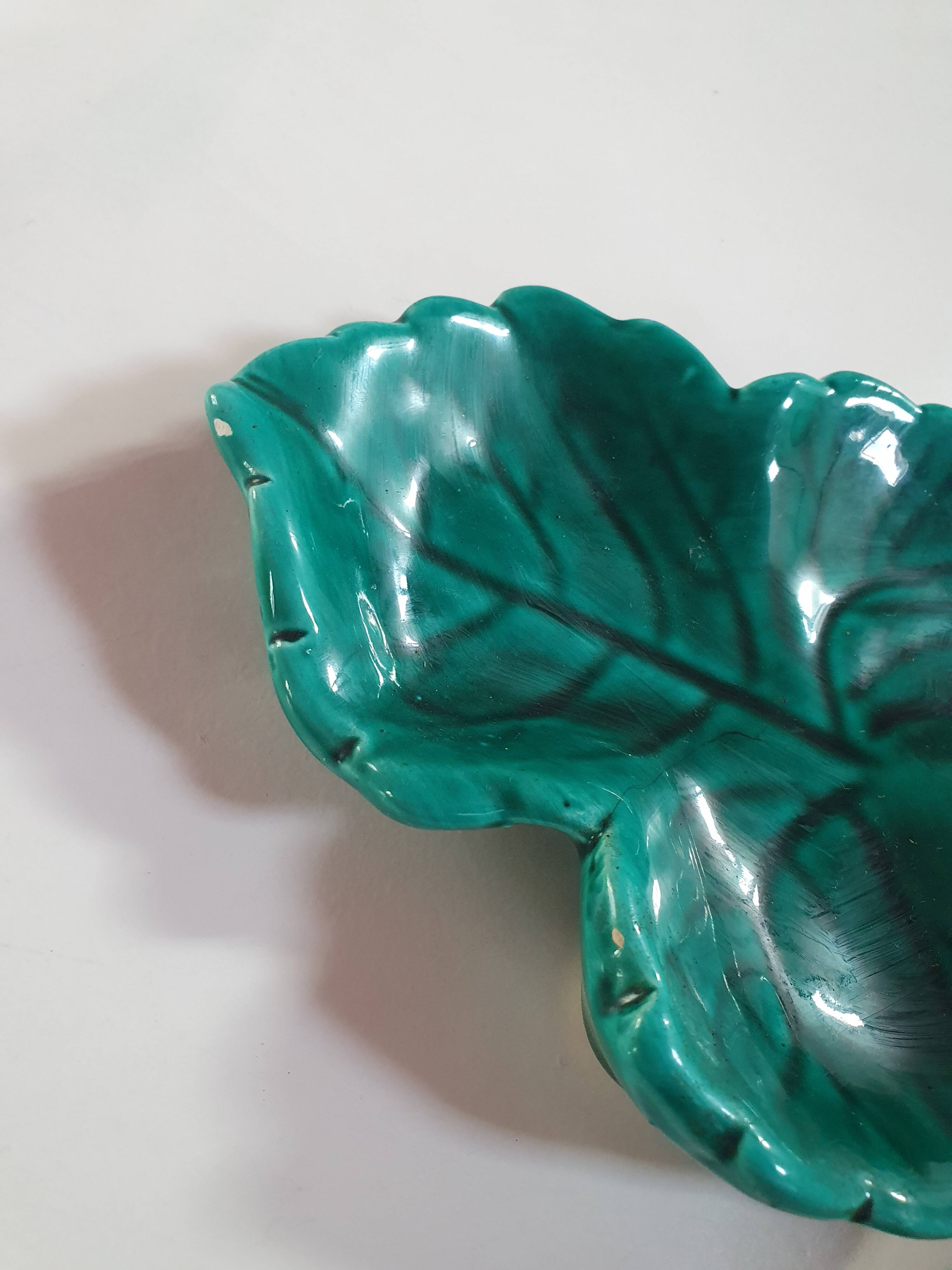 empty pocket cup vintage green ceramic leaf shape 3 leaves VALLAURIS