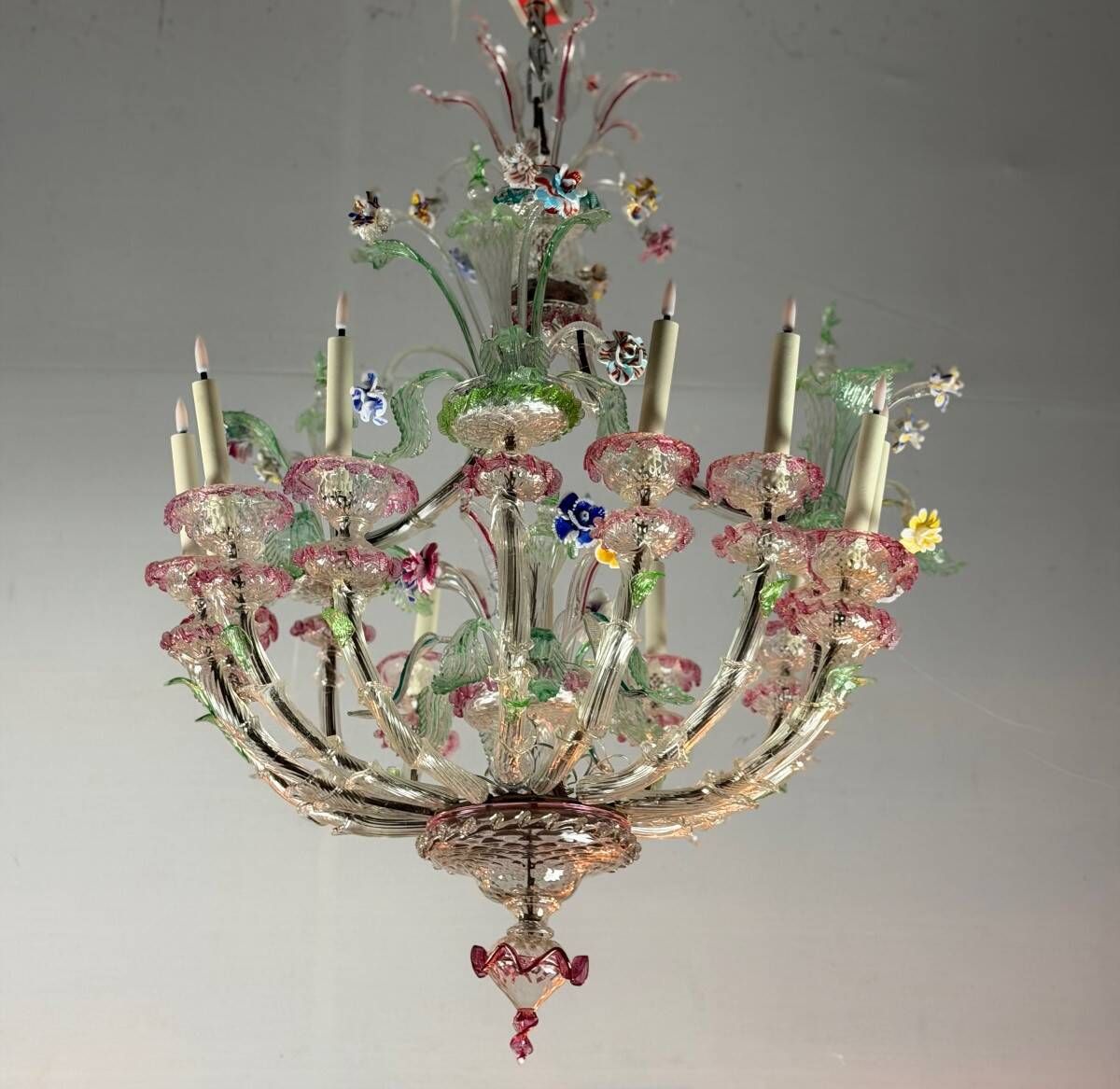 Large Venetian Rezzonico chandelier in multi-colored Murano glass, circa 1920