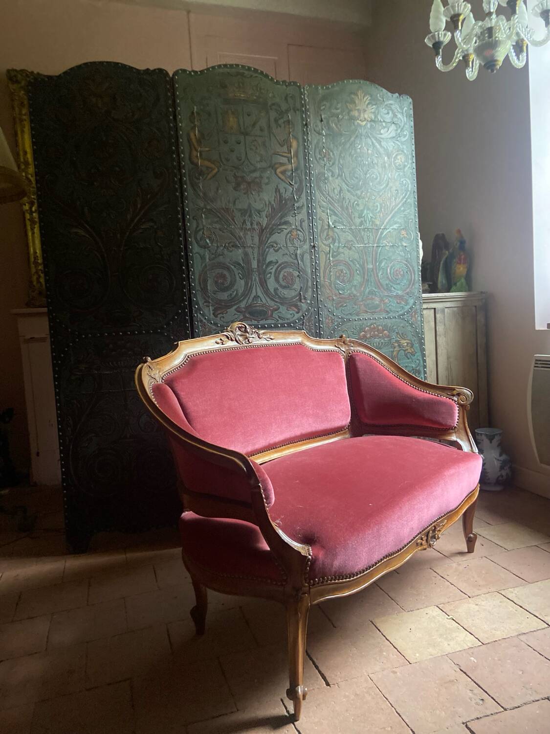 Small antique Louis XV style pink velvet loveseat bench