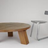 Table basse tripode ronde brutaliste en bois (Chêne) massif Circa 1960