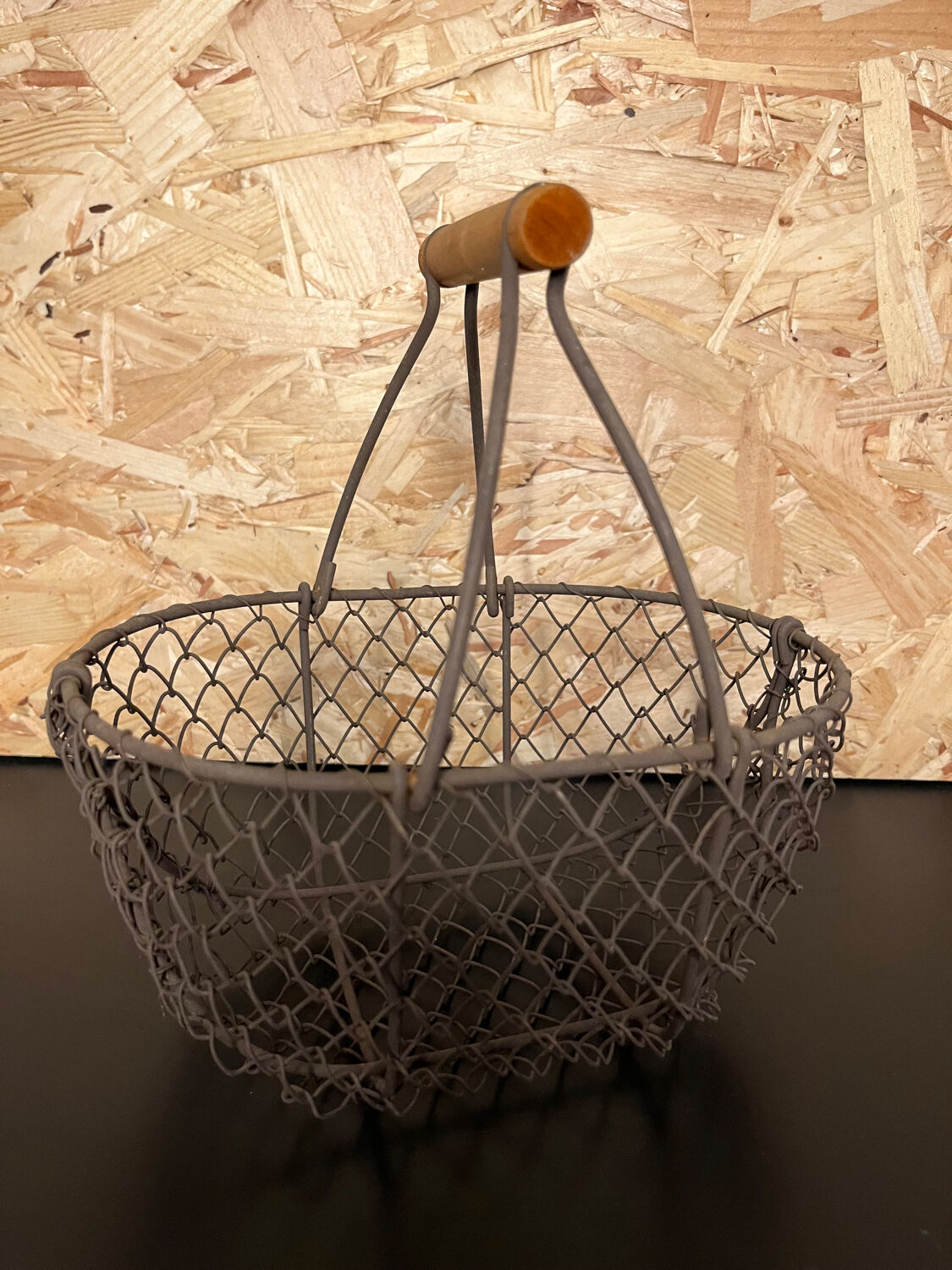 Metal egg basket