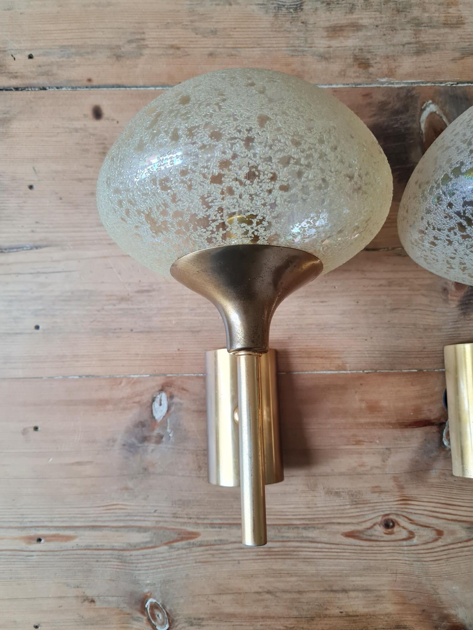Paire d'appliques laiton et verre givré 1960