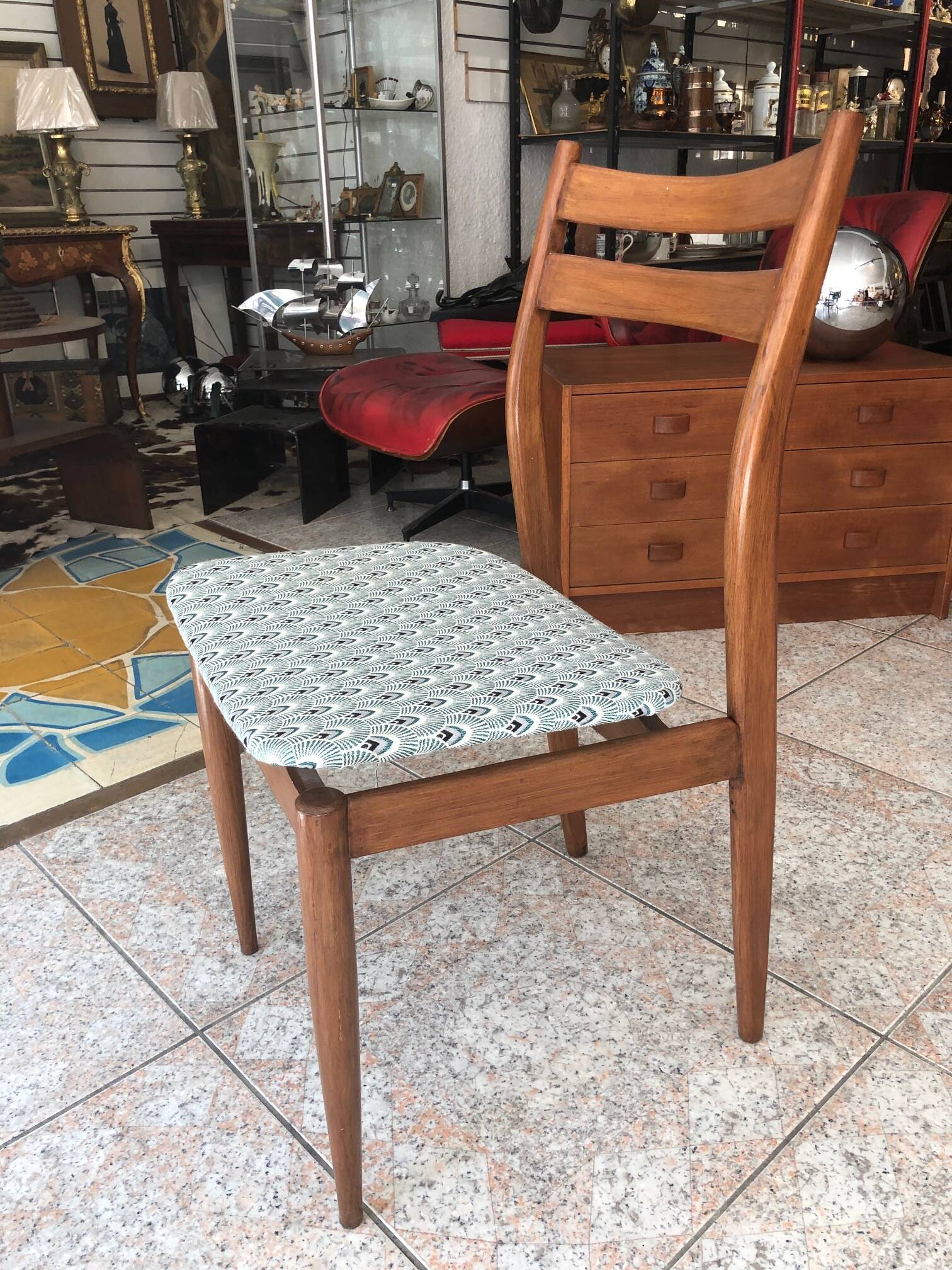 6 Scandinavian chairs