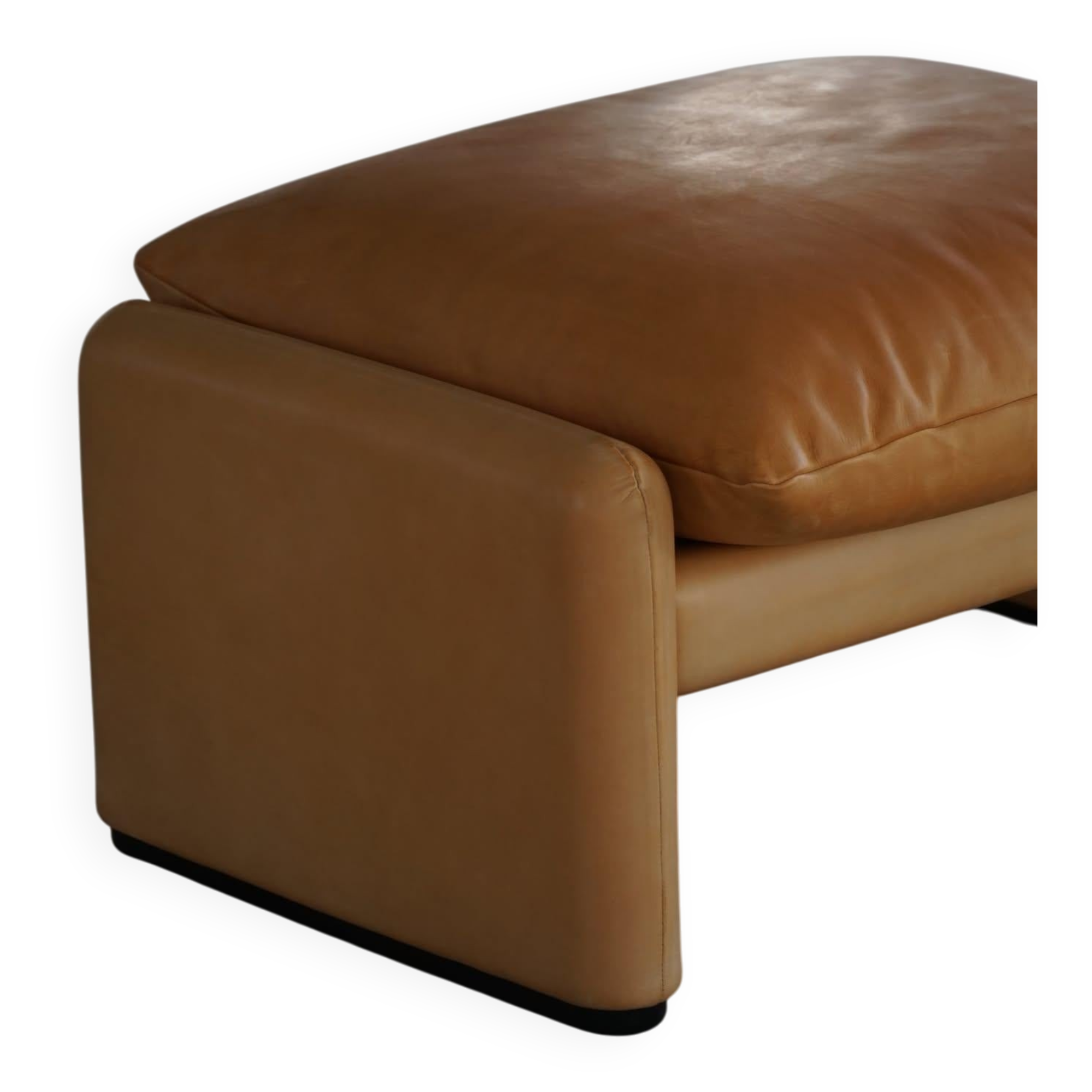 Maralunga ottoman in leather, Vico Magistretti for Cassina, Italian modern, 1973