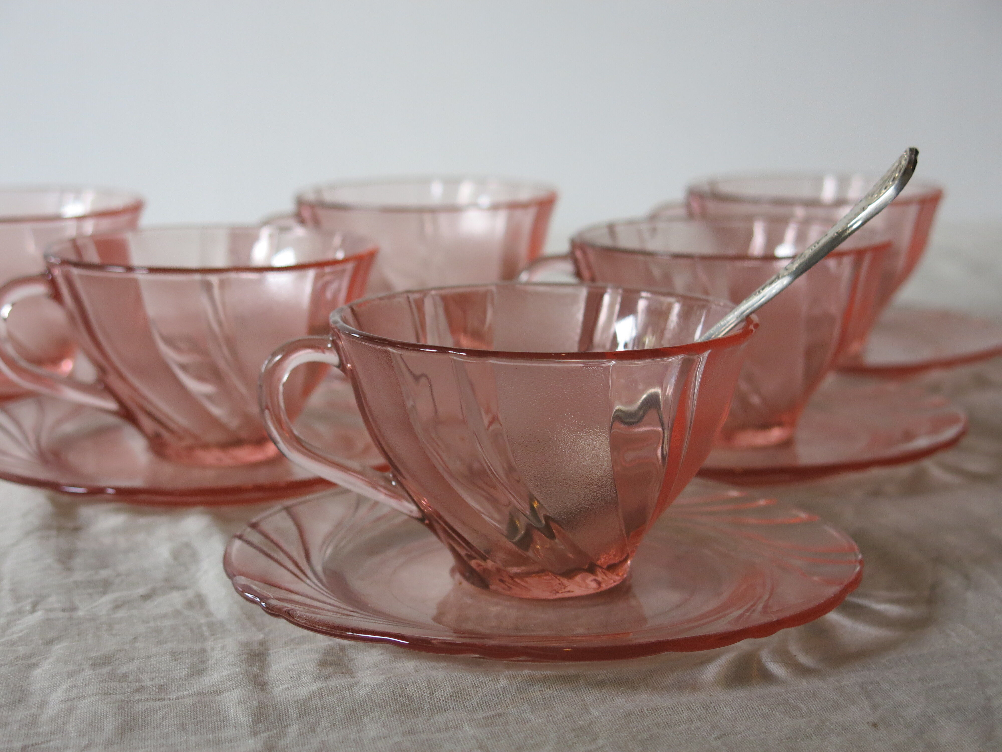 6 pink Vereco coffee cups in excellent condition