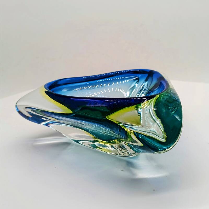 Cendrier, vide-poche triangulaire en verre de Murano, Italie années 1960