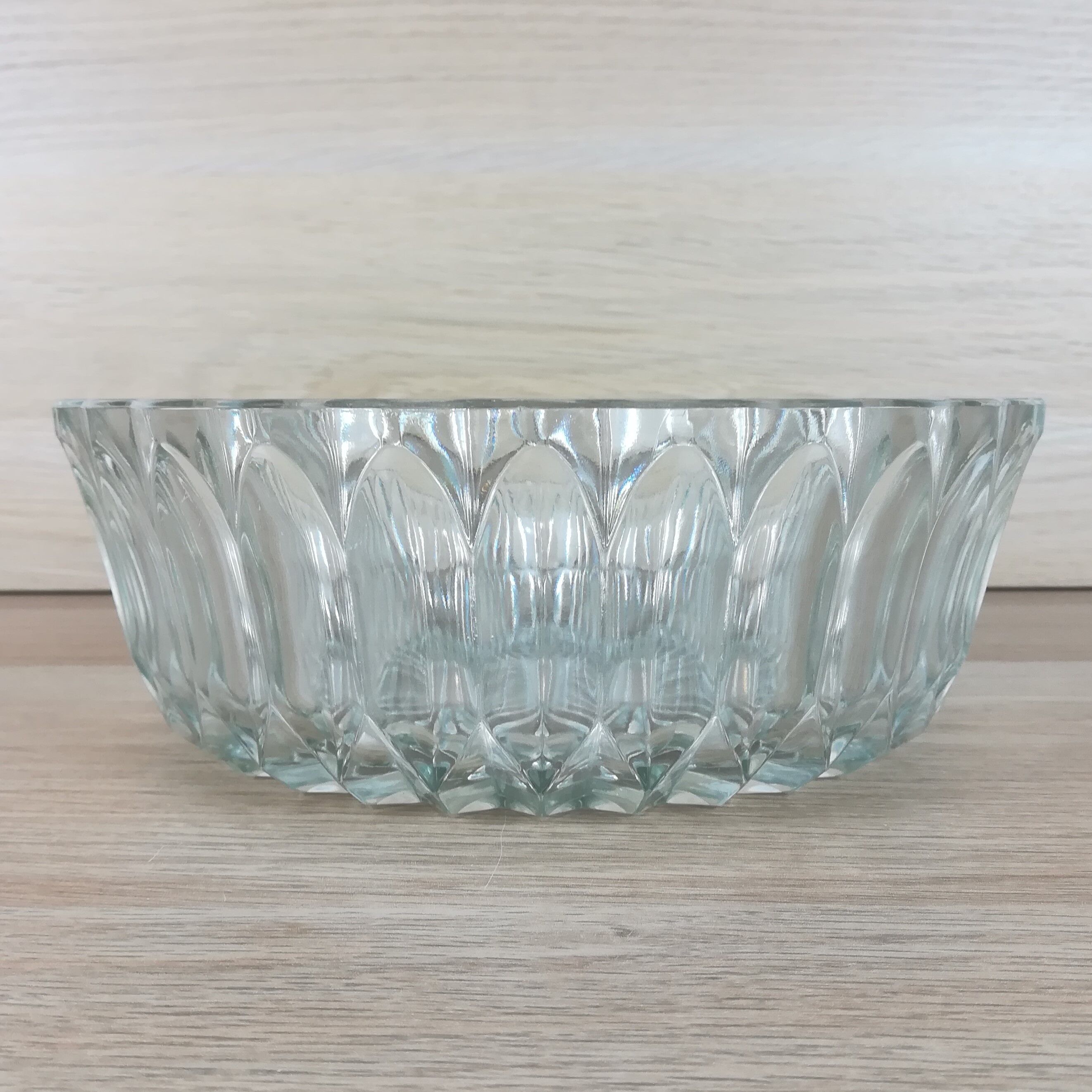 Transparent glass bowl