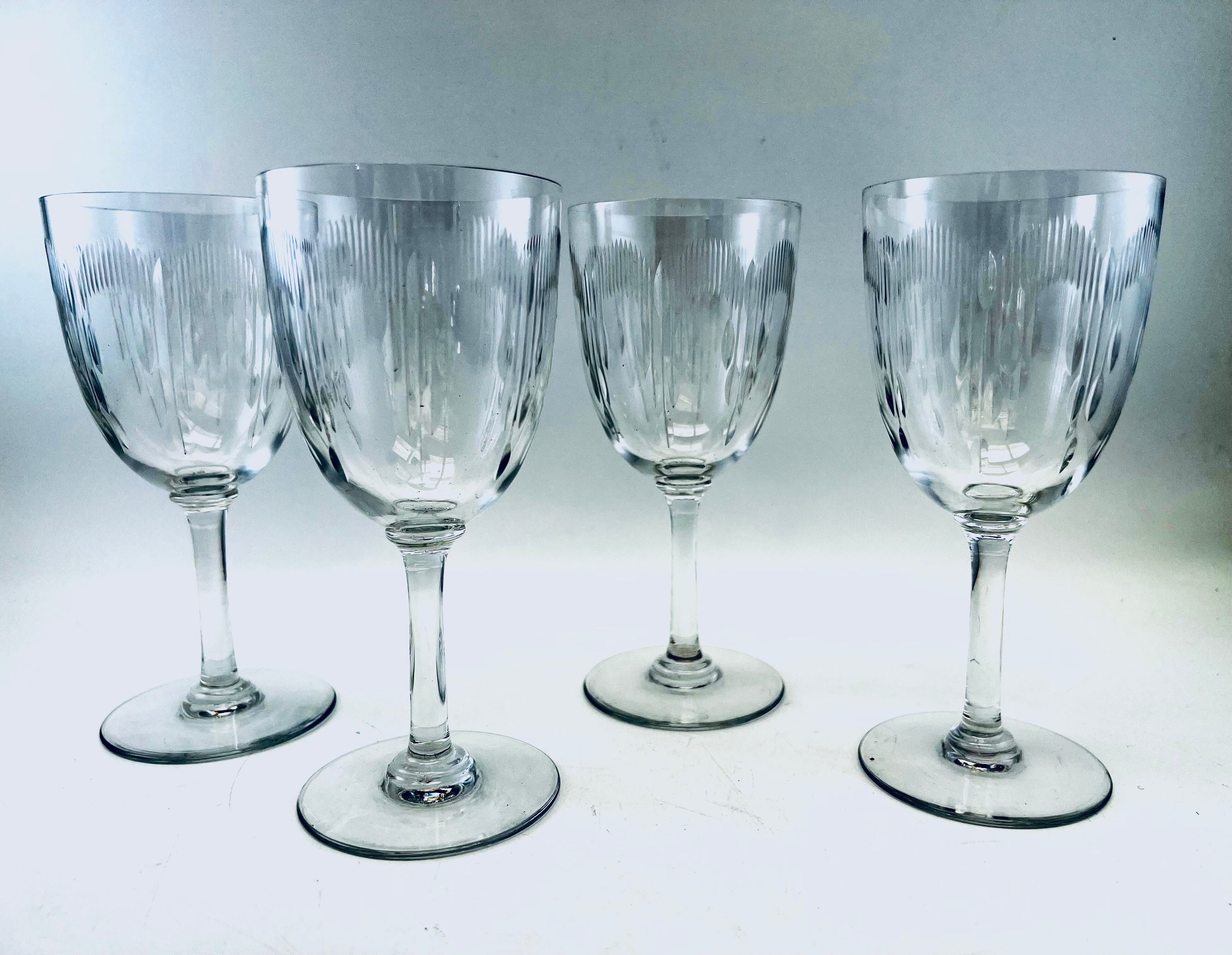 4 verres à vin cristal de Baccarat modèle Molière