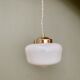 Suspension globe vintage en opaline blanche