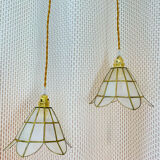 2 portable lamps with flower-shaped lampshades in mother-of-pearl and brass.
