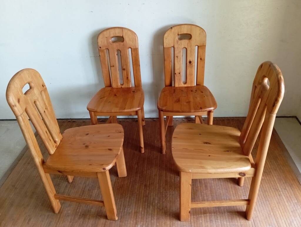 Set of 4 80s pine chairs