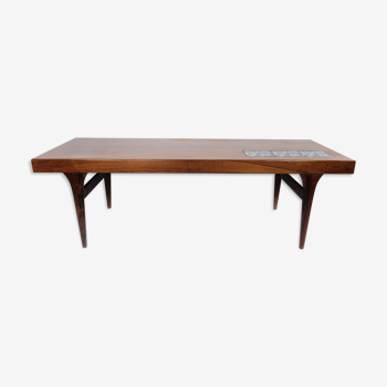 Table basse en palissandre avec carreaux bleus conçue par Johannes Andersen, années 1960