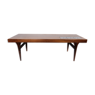 Table basse en palissandre avec carreaux bleus conçue par Johannes Andersen, années 1960