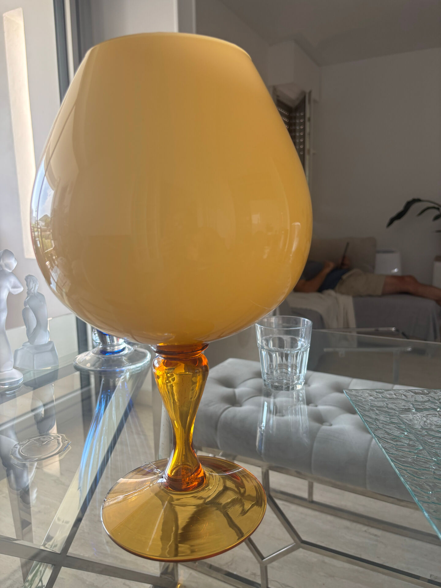 Footed vase Empoli in amber opaline glass, Italy