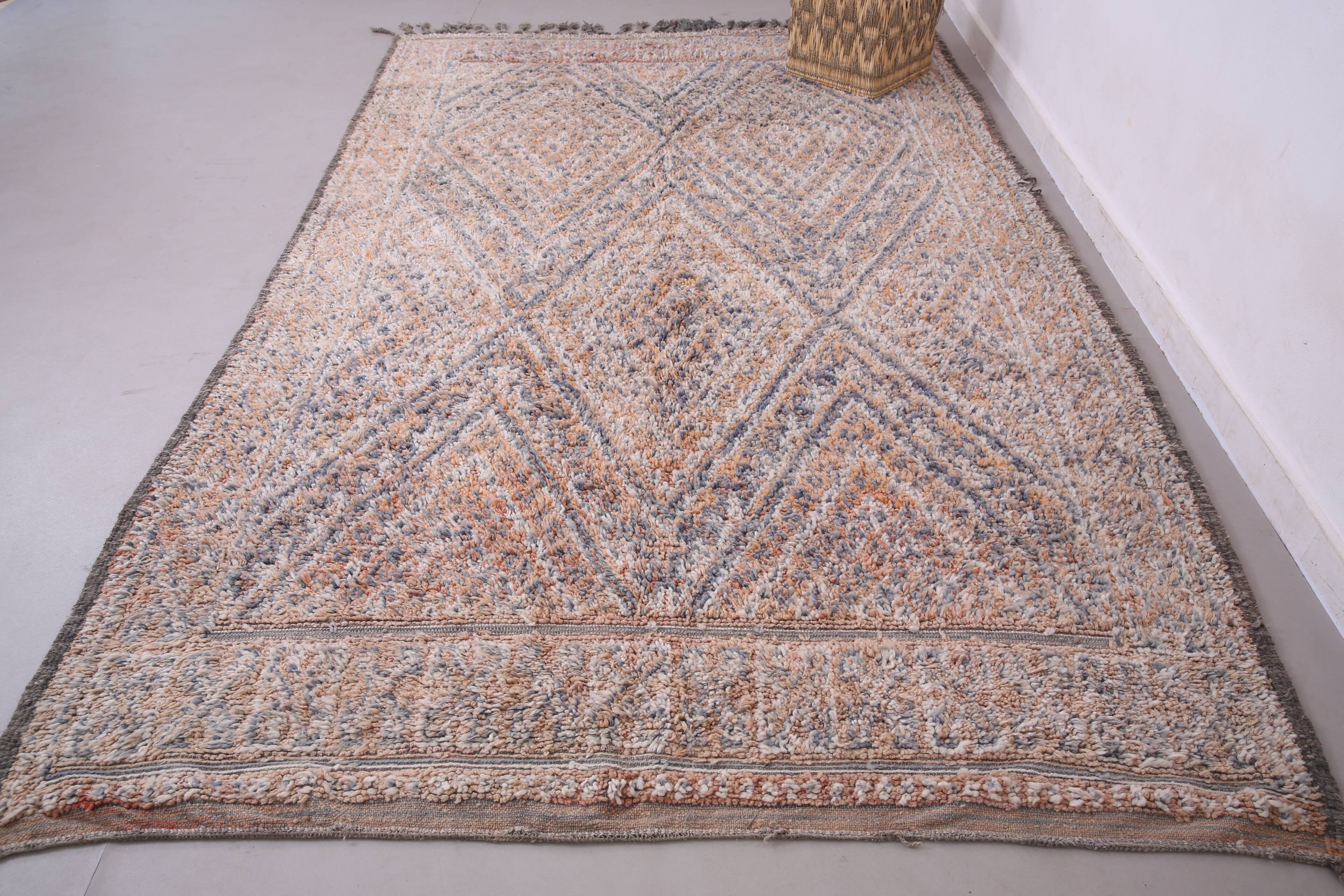 Vintage Beni Mguild Rug 209 x 323 - Berber Wool Rug - Handmade Moroccan Rug