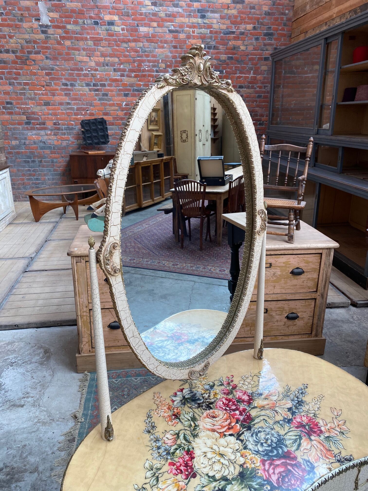 60s Italian style hairdresser