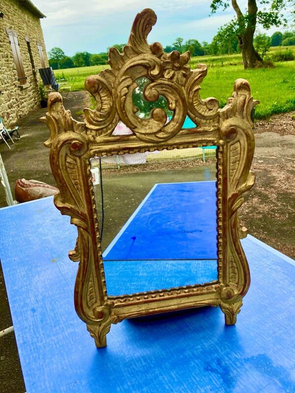 Miroir en bois sculpté et doré a la feuille glace au Mercure, Louis XV XVIIIème